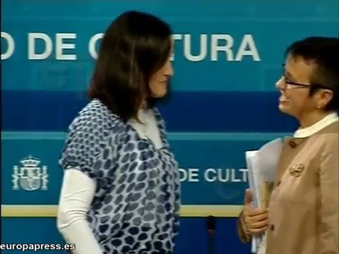 Sinde felicita al Nobel de Literatura Vargas Llosa