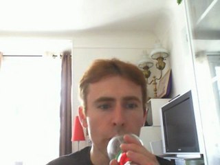 Wiwi égratigne "Paris" d'Edith Piaf