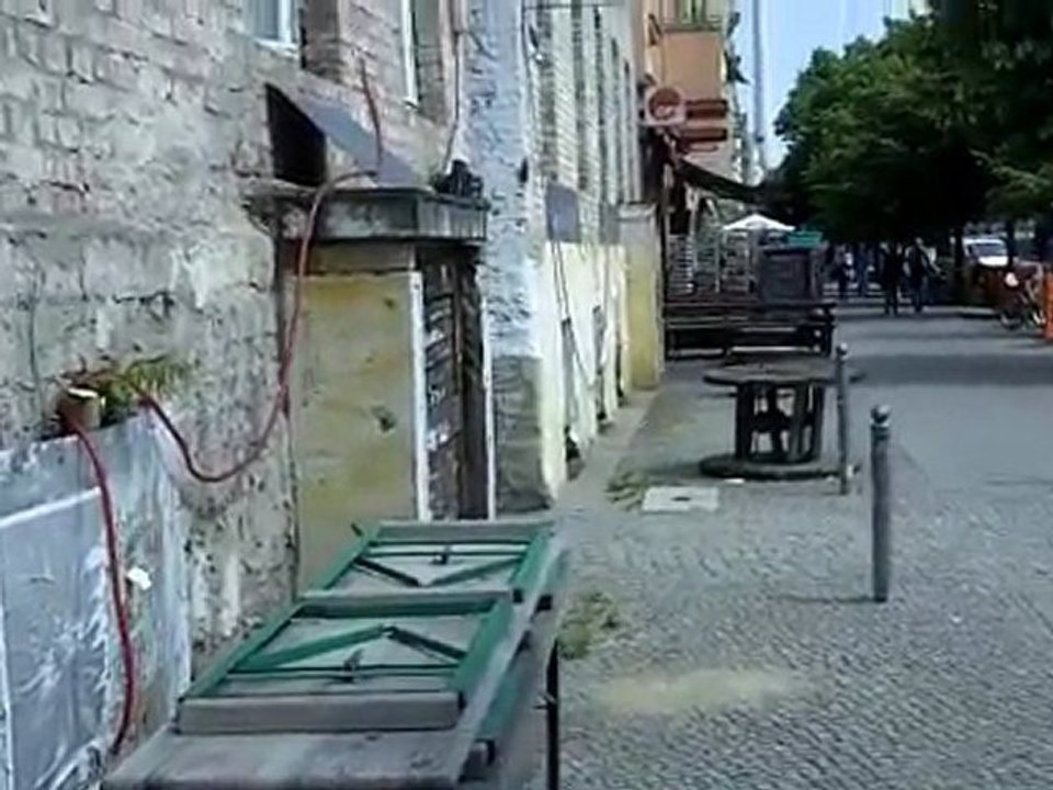 'Gespenstermauer' (Ghost Wall) on Oranienburger Straße