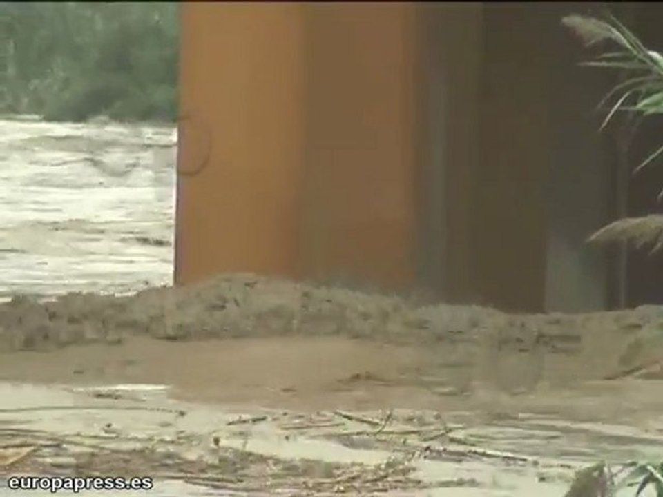 Fuertes lluvias arrastran vehículos en Martorell