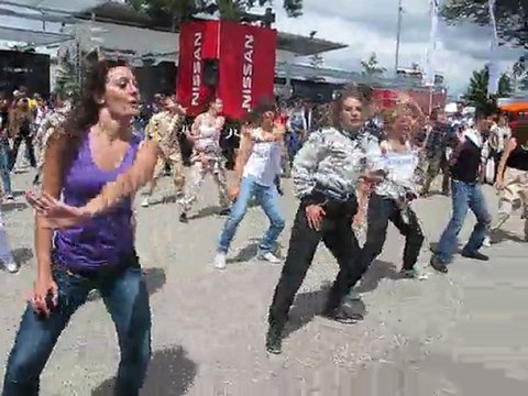 [24 Heures] Flash Mob dans le village