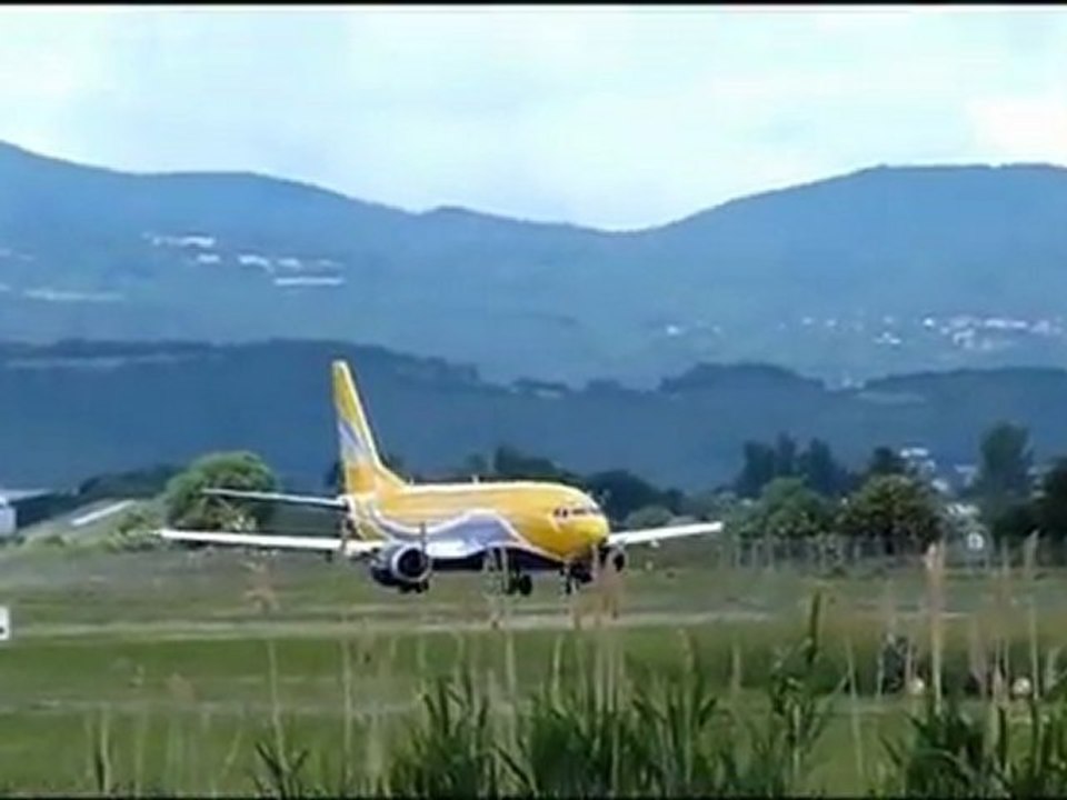 Take off Boeing 737-300 Runway 26 - Clermont-Ferrand