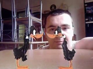 dafy duck qui se bat contre dafy duck