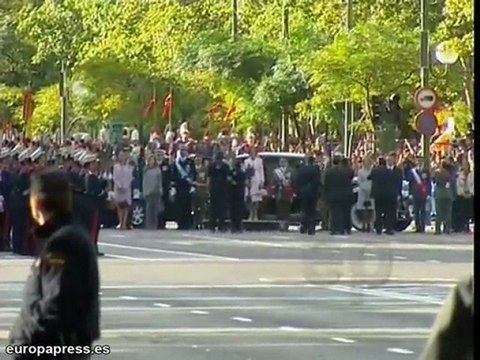 Abucheos para Zapatero a su llegada al desfile