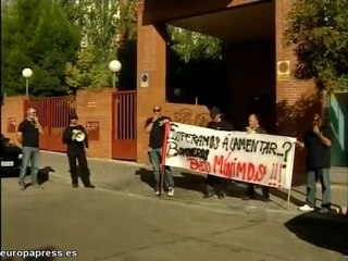 Los bomberos abuchean a Cobo