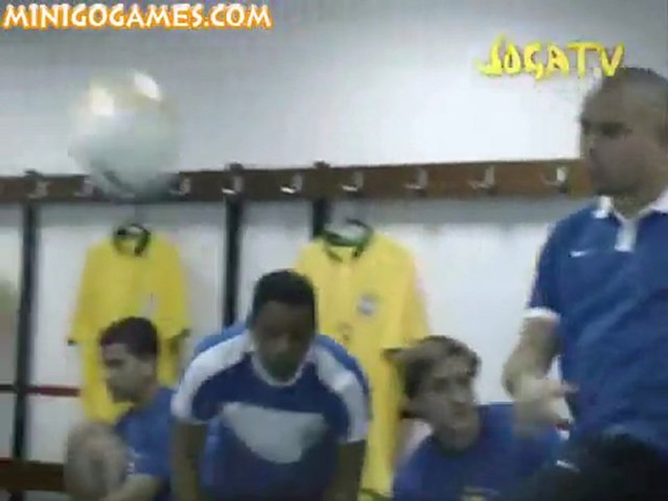 ‪Ronaldinho _ Ronaldo _ C.Ronaldo _ henry and robinho - www.MiniGoGames.Com‬‏