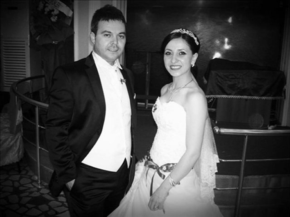 Ekrem Düzgünoğlu & Zara - Olmuyor