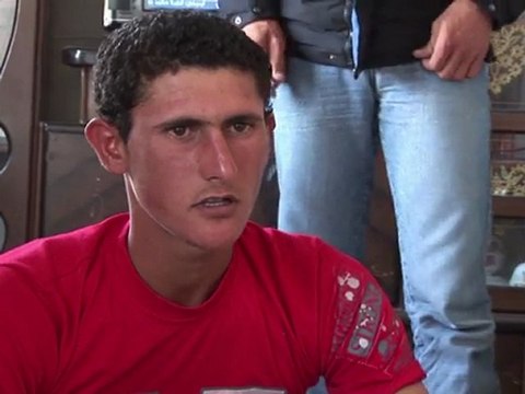 Syrian army defectors flee to Turkish border: images