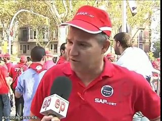 Los Mossos levantan 'castell' como protesta