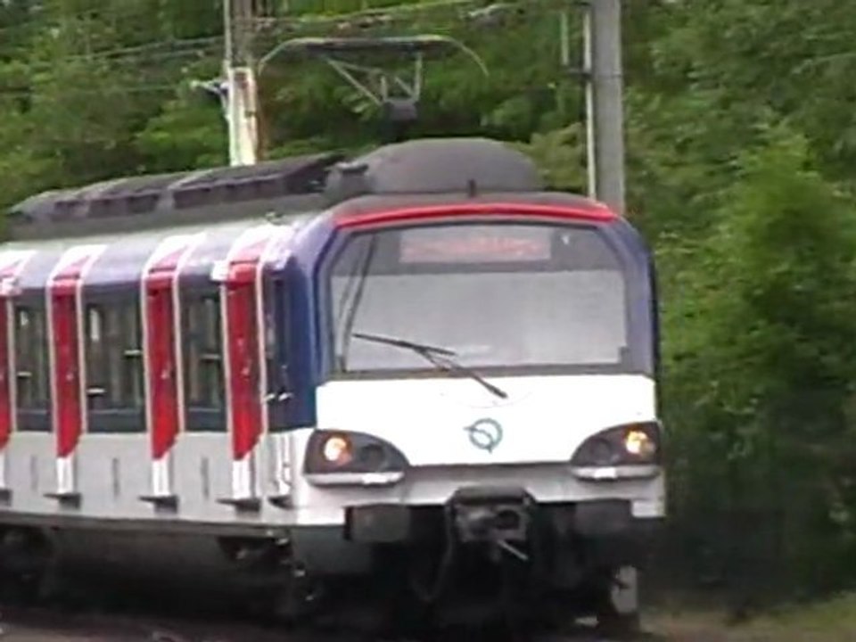 MS61 : Arrivée à la gare de Joinville Le Pont sur la ligne A du RER