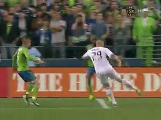 Eric Hassli of the Vancouver Whitecaps scores a wonder-goal!