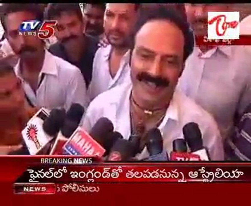 Balakrishna offers prayers in Simhachalam