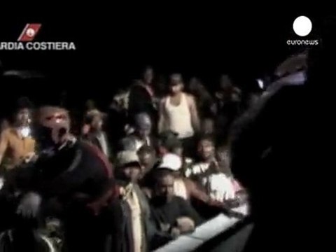 De nouveaux clandestins arrivent par centaines à Lampedusa