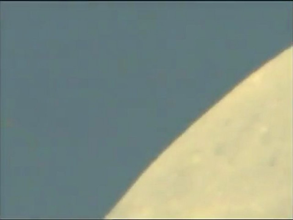 More UFO activity over the moon 2011-06-11