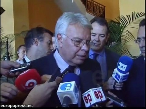 Felipe González ve correcta la remodelación del Gobierno