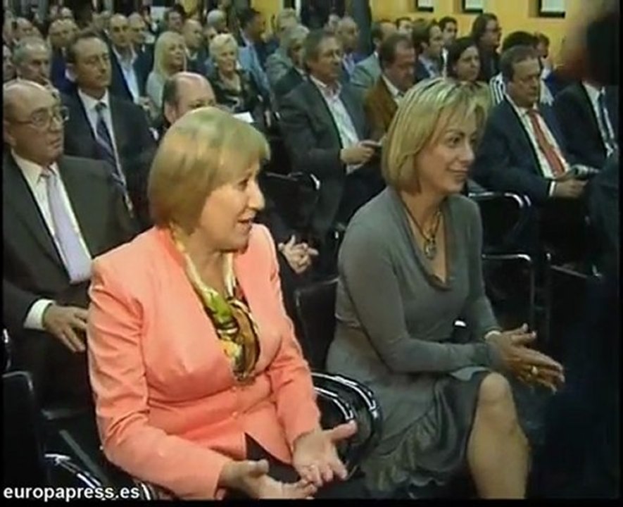 Felipe González ve correcta la remodelación de Zapatero