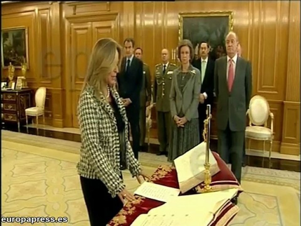 Los nuevos ministros prometen su cargo