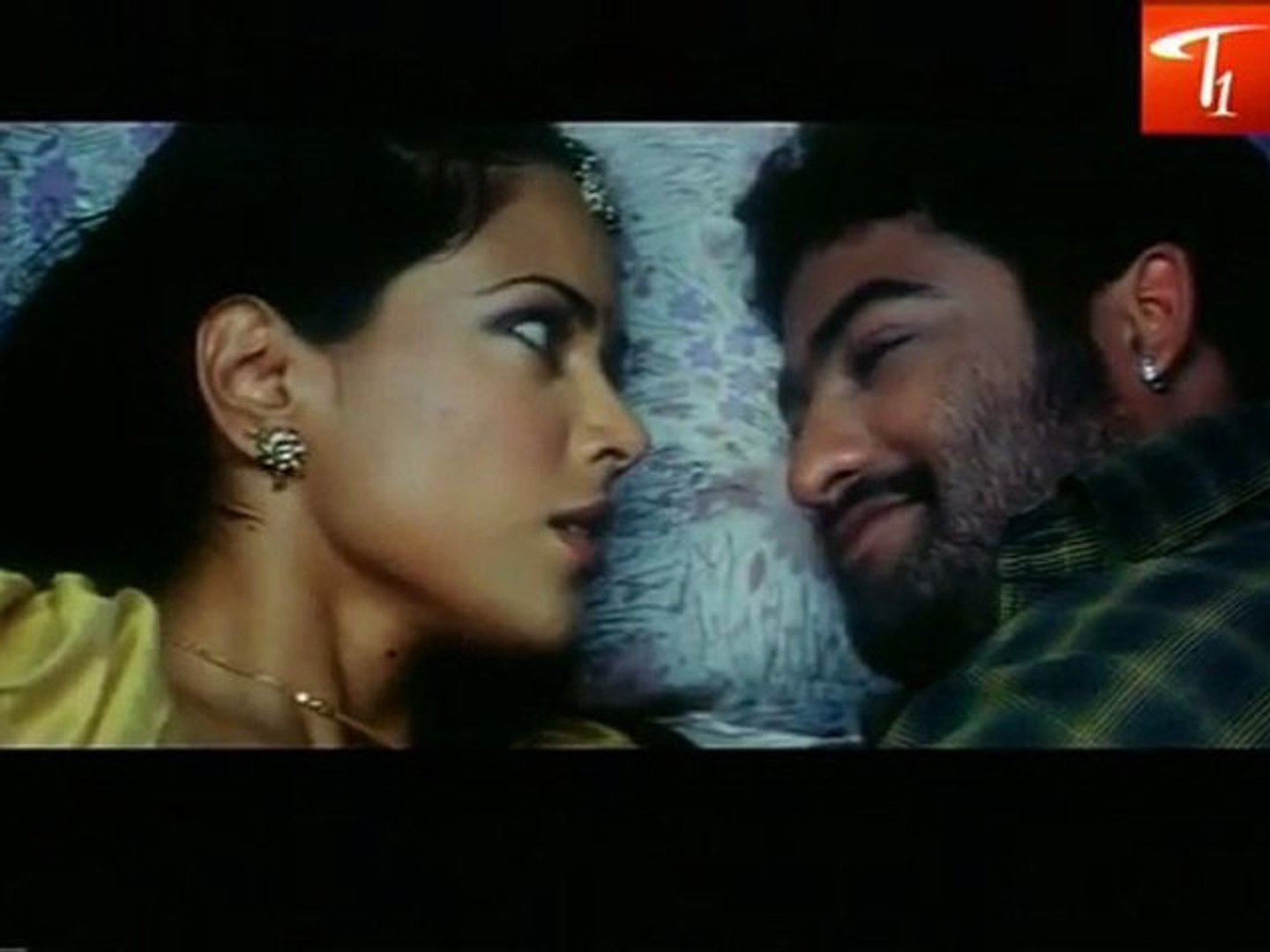 Bed room Scene - Sameera Reddy and NTR Jr