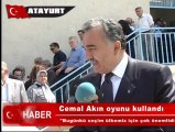AKP milletvekili adayı, Malatya eski belediye başkanı Cemal Akın da Cengiz Topel İlköğretim Okulu'nda oyunu kullandı.