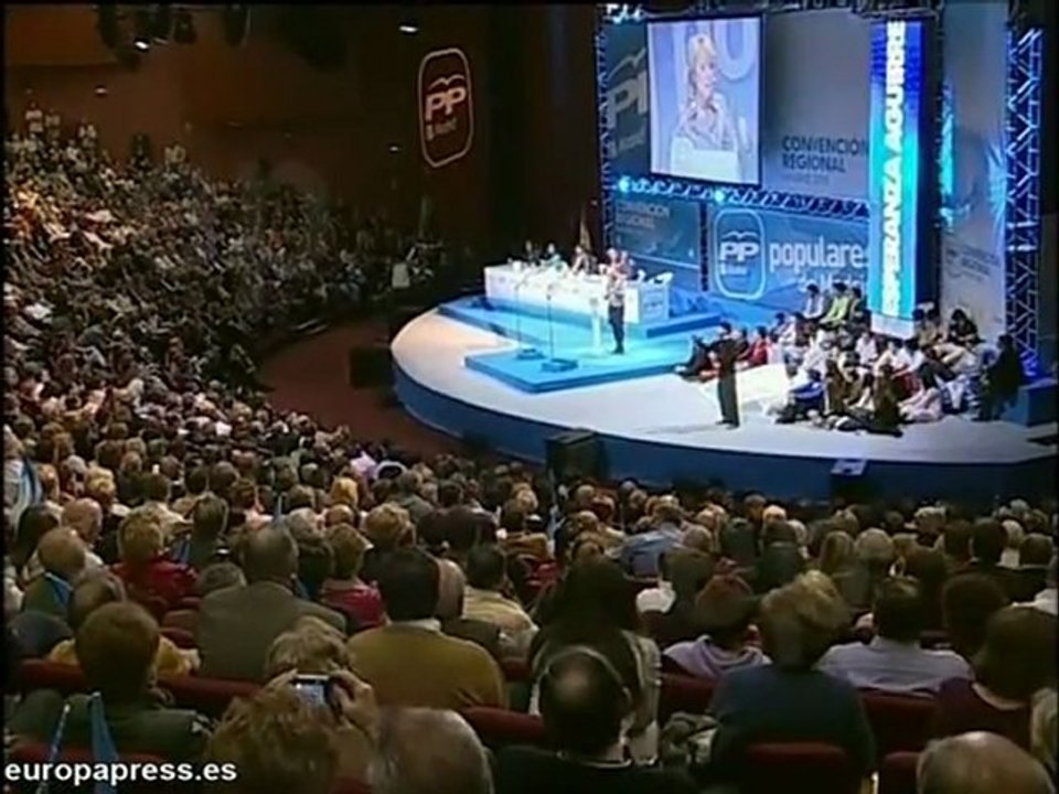 Aguirre acusa a Rubalcaba del "desastre" educativo