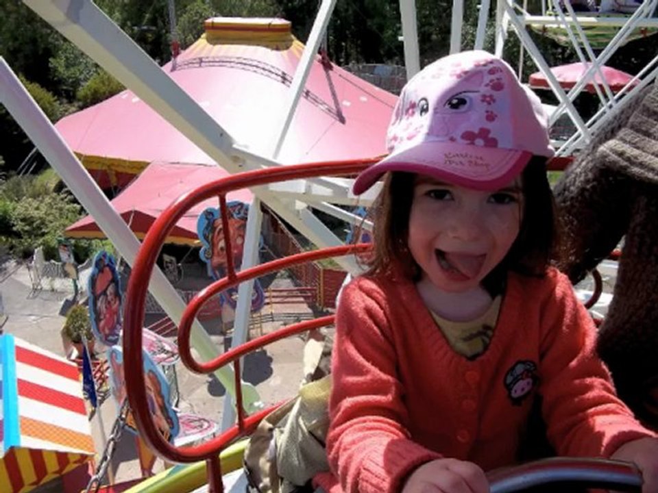 Jeanne au parc d'attraction.