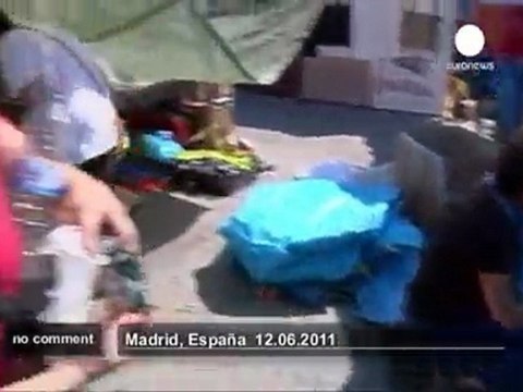 Les Indignés démontent leur camp Puerta... - no comment