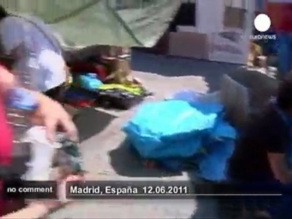 Les "Indignés" démontent leur camp Puerta... - no comment