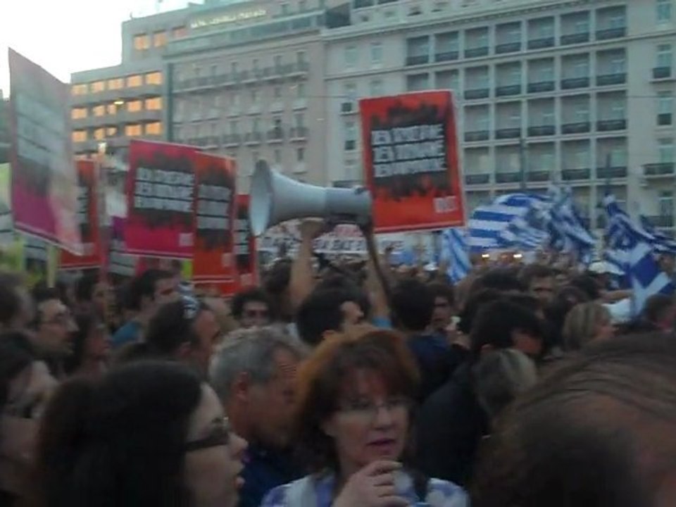 Αγανακτισμένοι στο Σύνταγμα 19η ημέρα