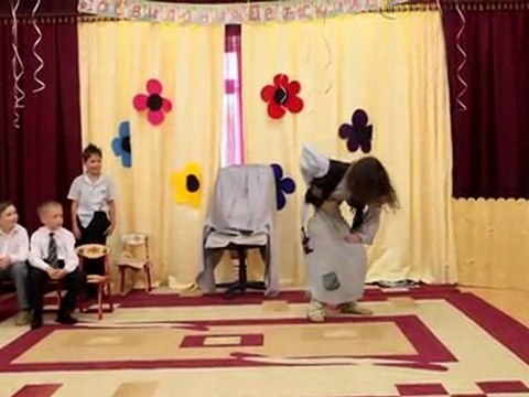 Баба Яга танцует в детском саду 1804 на Демьяна бедного 1 корп 4