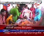 Strange Telangana : One dies for & another against YS Jagan