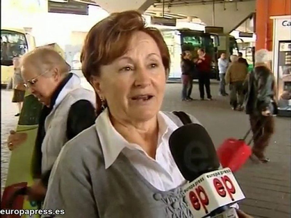 Viajeros en la estación de autobuses Madrid Sur