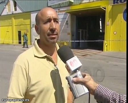 Tres heridos en un incendio en una nave de Pinto