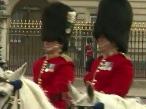 Catherine a rejoint la cérémonie en carosse découvert, avec Camilla et le prince Harry, empruntant le même trajet que lors de son mariage le 29 avril dernier