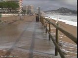 El fuerte oleaje destruye playas