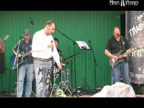 Главная дорога в парке Дубки