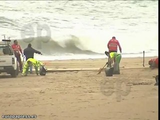 Скачать видео: Limpian los destrozos del temporal