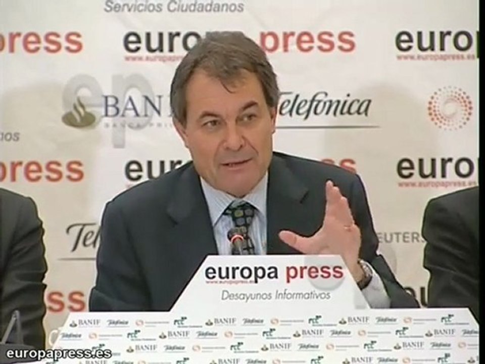 "Las ayudas 'ni-ni' son puro electoralismo"