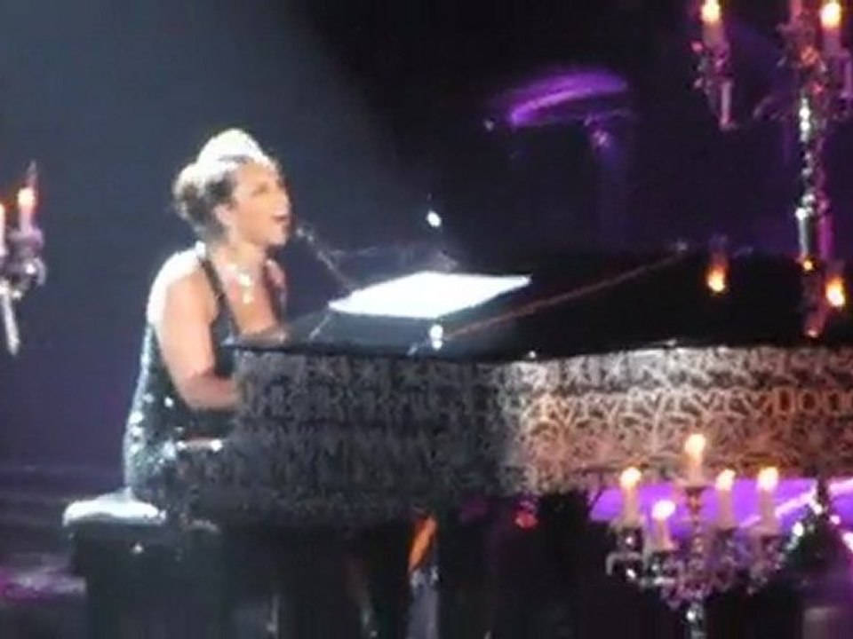 A Woman's Worth Alicia Keys Acoustic Live Paris Piano And I Concert