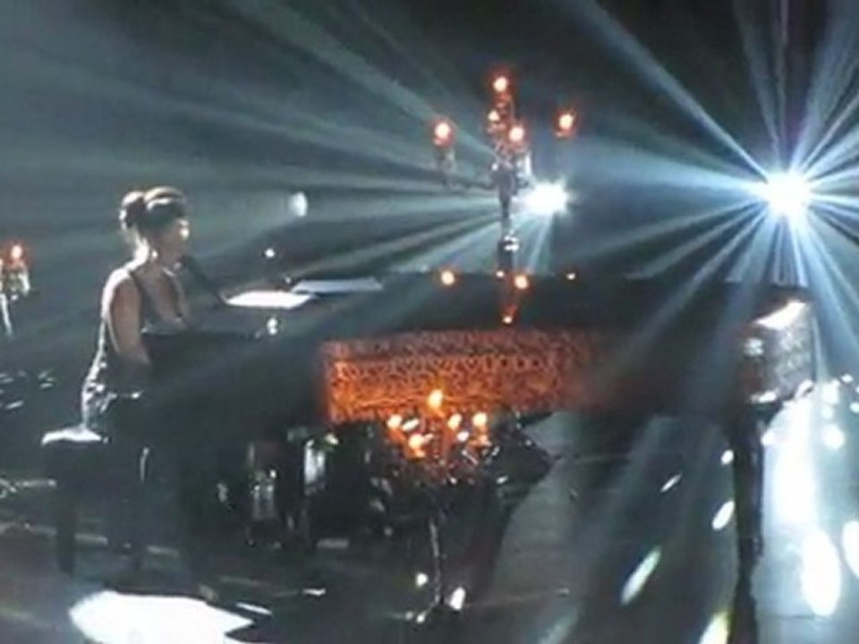 Caged Bird + Piano (Fallin')  Alicia Keys Acoustic Live Paris Piano And I Concert
