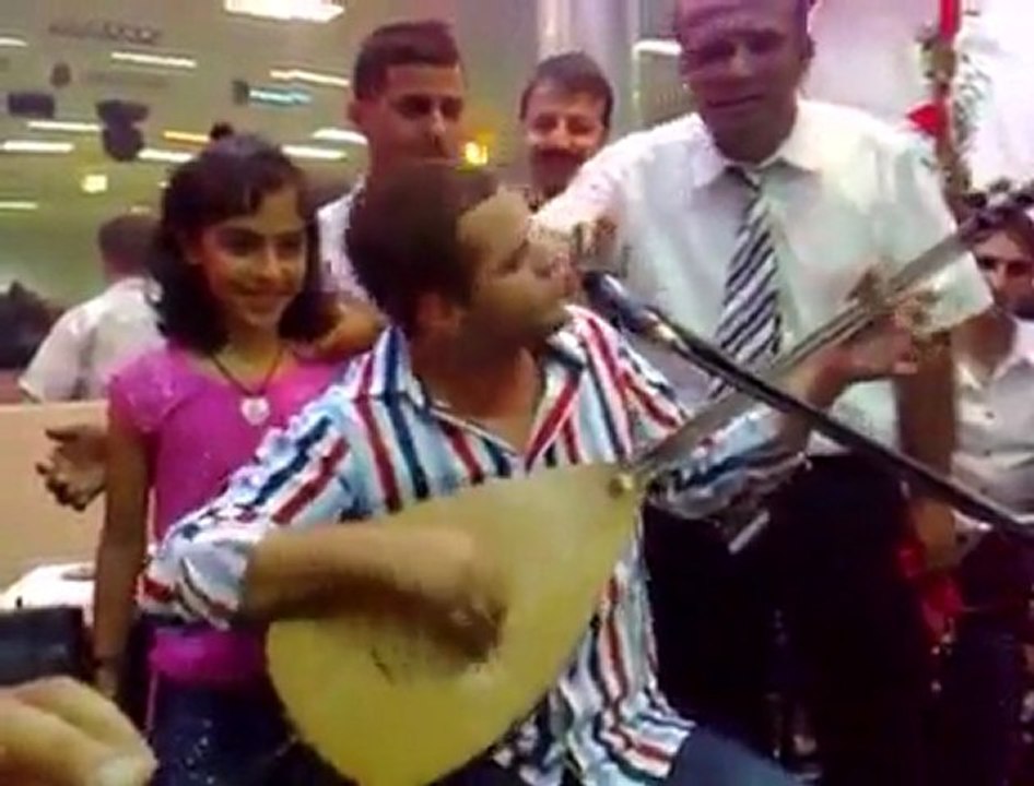 Engin Nurşani - Ne Güzelsin - Yabancı