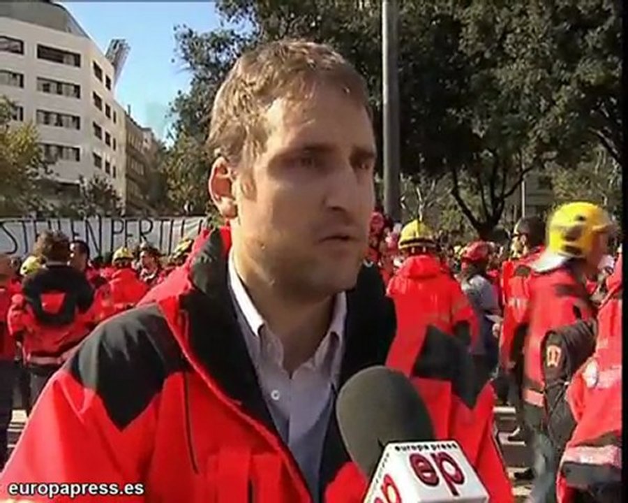 Bomberos se manifiestan contra Conselleria Interior