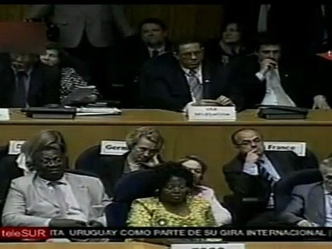 Clinton pide a naciones africanas cesar respaldo a Gaddafi