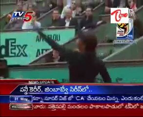 Federer cruises; Petrova ousts Venus