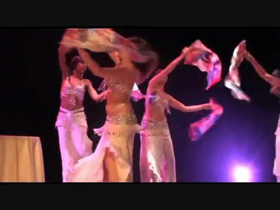 Danse orientale. Illina et le Ballet Bastet. Spectacle "SAFIRA, les voiles de la liberté"