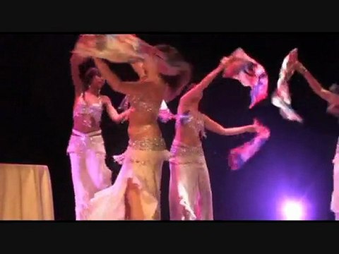 Danse orientale. Illina et le Ballet Bastet. Spectacle SAFIRA, les voiles de la liberté