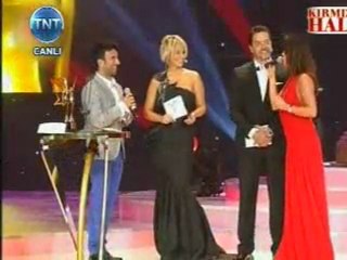 TARKAN-38.ALTIN KELEBEK ÖDÜLLERİNİ TERK ETTİ