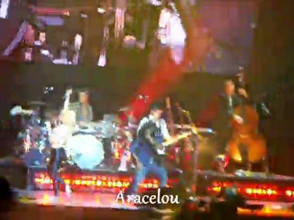 Shakira _ " La Tortura " Paris Bercy (13 Juin 2011)