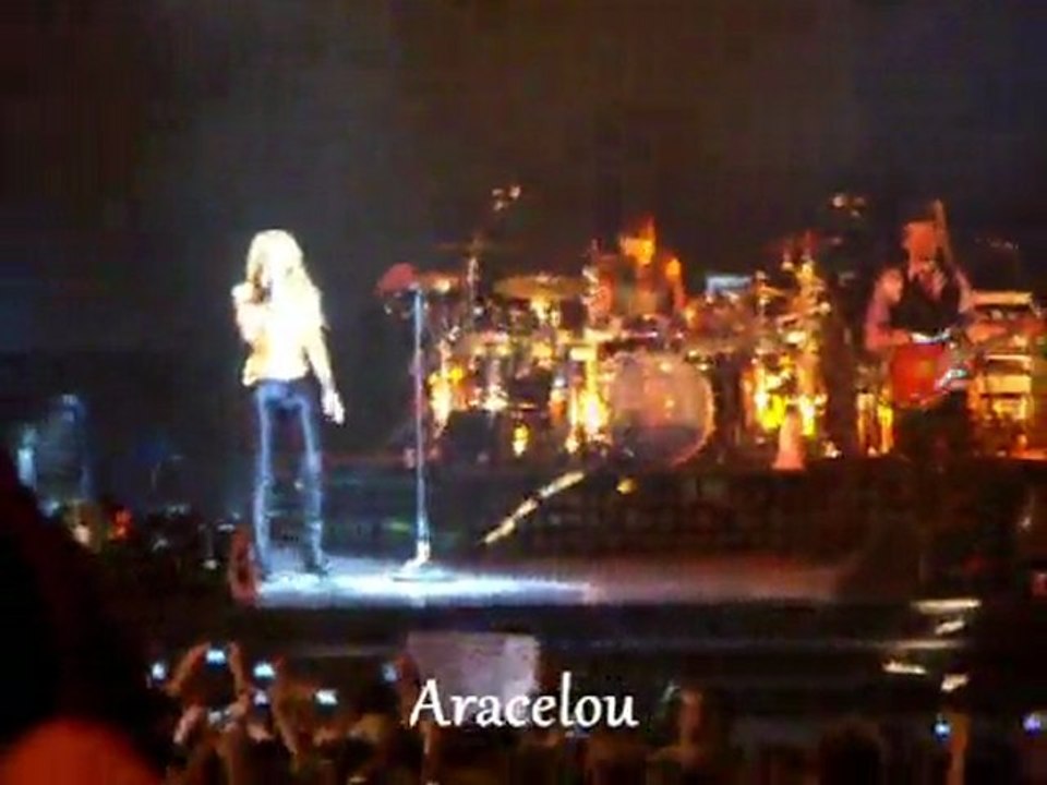 Shakira _ " Bonsoir Paris " Paris Bercy (13 Juin 2011)