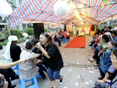 In China, professional mourners spice up funerals