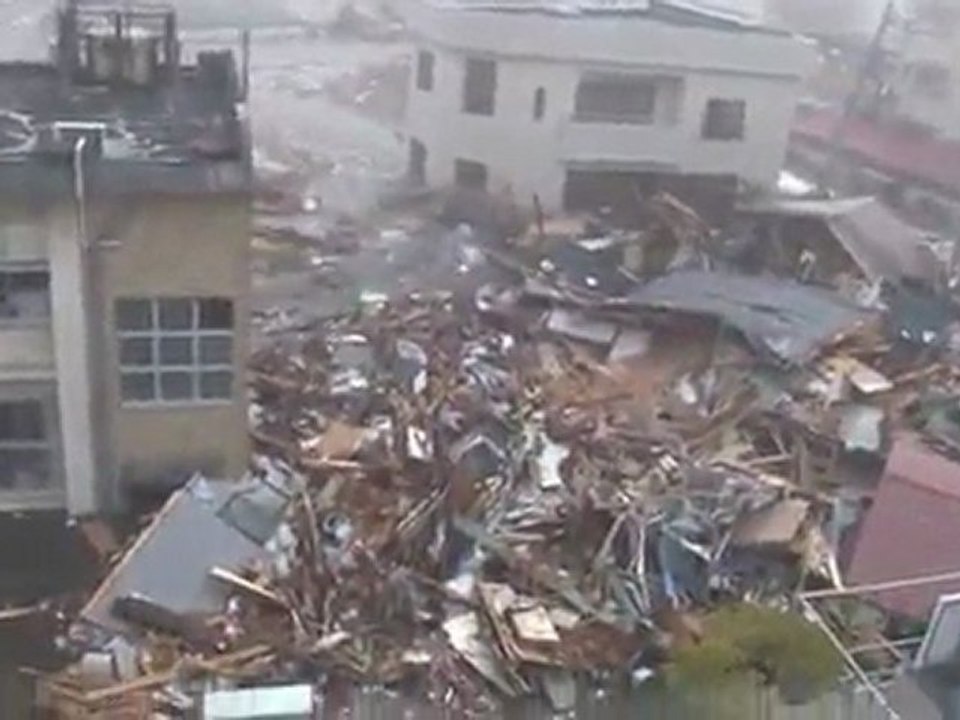 Scary Footage des Tsunami in Japan
